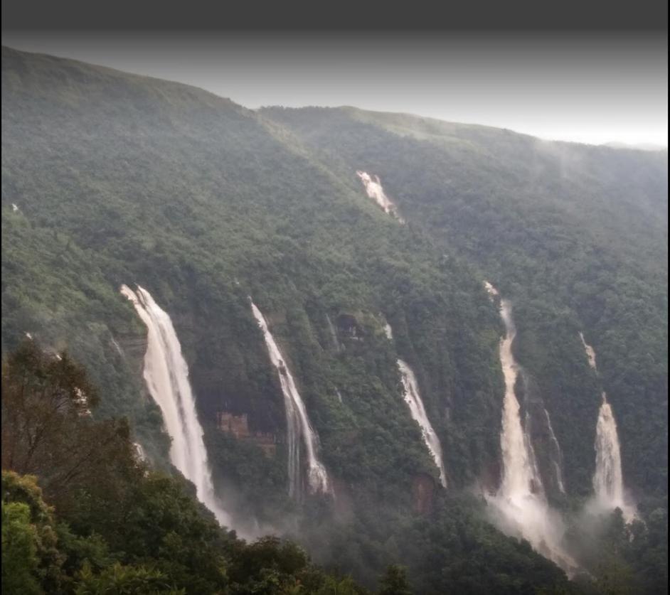 Breiancy Holiday Inn Cherrapunji Exterior foto