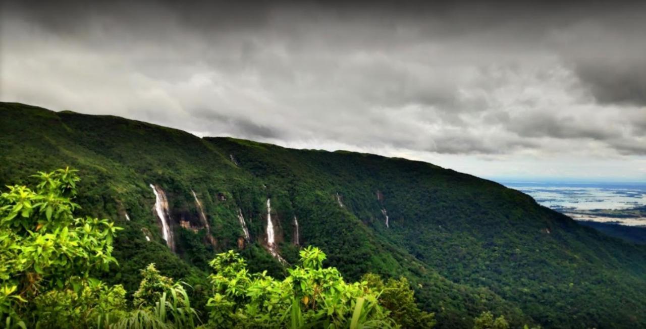 Breiancy Holiday Inn Cherrapunji Exterior foto